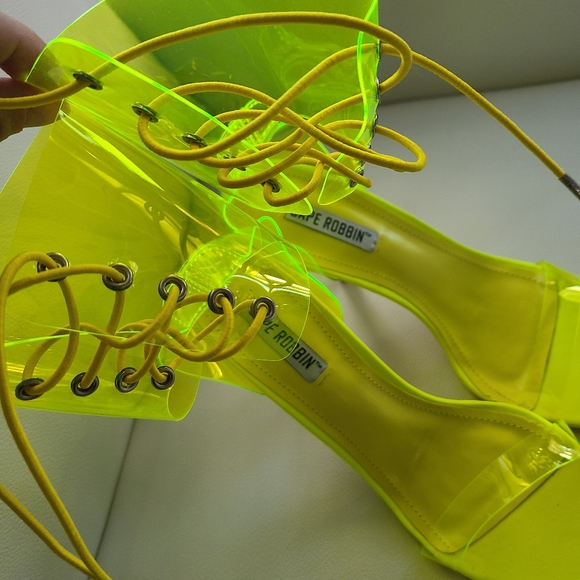 Cape Robbin 💚💛 Neon 💛💚 yellow heels - Picture 12 of 13